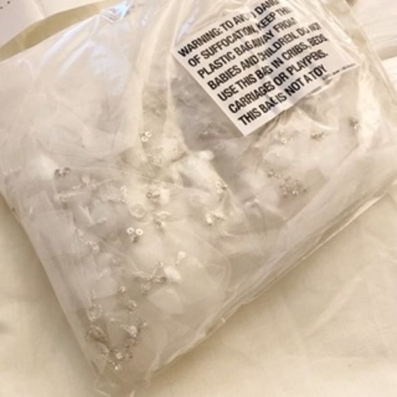 A.B. Ellie Sophie Veil Chapel Length - Picture 8 of 11